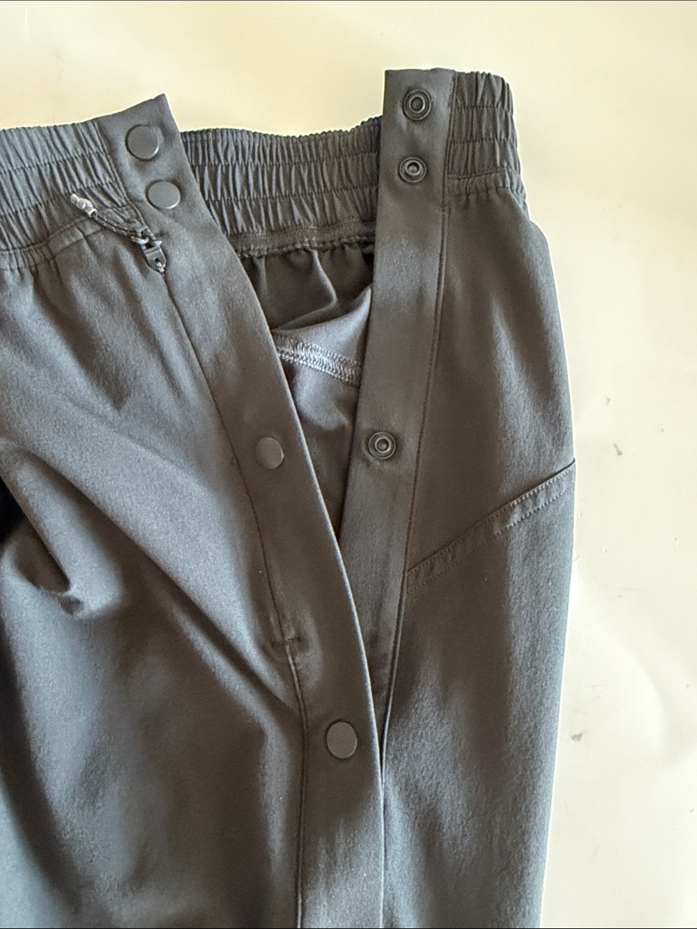 Lululemon Tear-Away Full Snap Button Mid-rise Track Jogger Pants size 4 - Picture 6 of 11